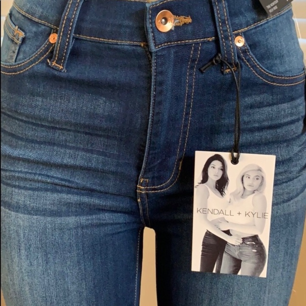 KENDALL + KYLIE KONTOUR HIGH RISE JEANS